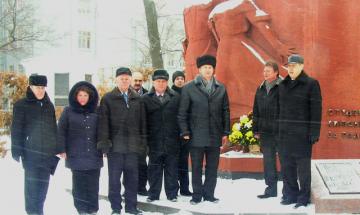 2011.02.23 Урочисте покладання квітів до пам’ятника