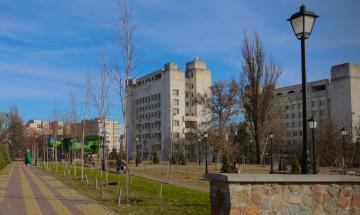 Сквер авіаторів за головним корпусом КПІ