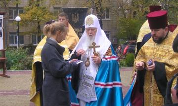 2015.10.23 Патріарх Філарет освятив меморіальні дошки загиблим політехнікам і вручив церковні нагороди членам їх сімей 