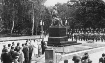 1962. Відкриття пам'ятника Пушкіна