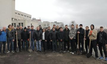 22.04.2022 КПИшники высаживают собственный парк