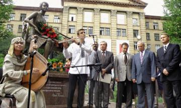 2009.08.31 Відкриття пам'ятника О.Телізі