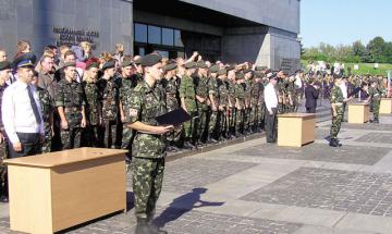 2010.09.04 Cкладання присяги на вірність українському народові курсантами другого курсу