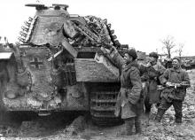 Soviet soldiers inspect a "Panther" tank captured in Uman, March 13, 1944.