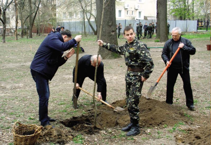 2009.04.24 Весняний двомісячник з благоустрою та поліпшення санітарного стану території університету