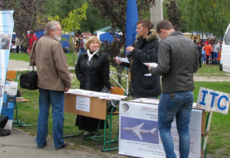 2013.09.28 КПІ на виставці «Освіта Дарниці-2013»