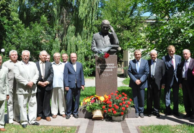 2014.06.30 the ceremony of laying flowers to Chelomei memorial