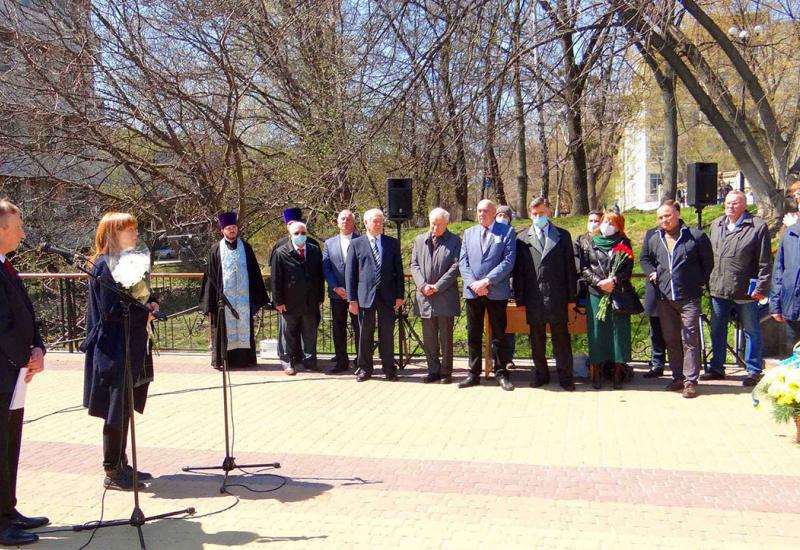 2021.04.28 відкриття монумента Олександрові Лелеченку