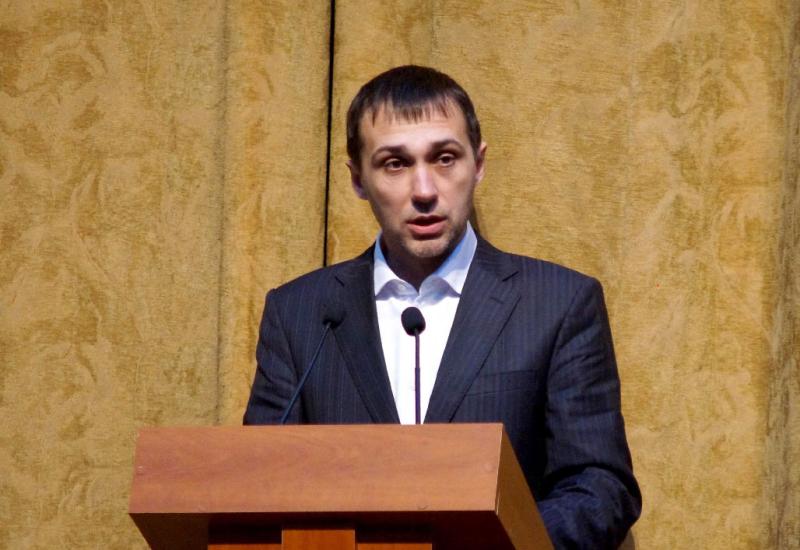 Виступає Юрій Веремійчук