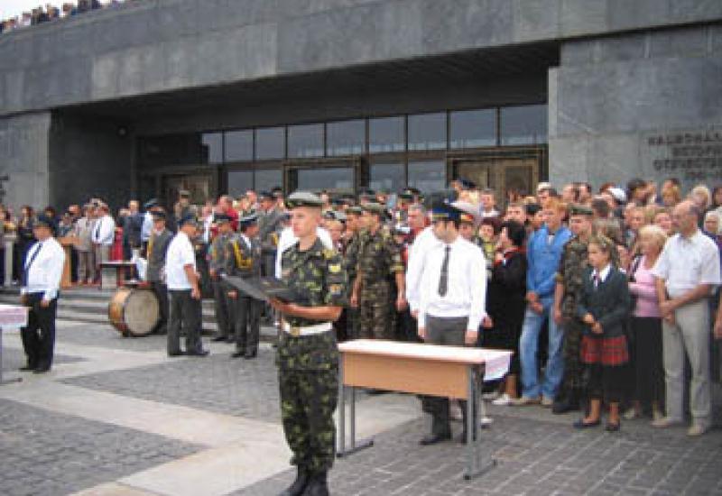 2007.09.01  День знань та складання Присяги на вірність українському народові курсантами 1, 2 та 3-го курсів