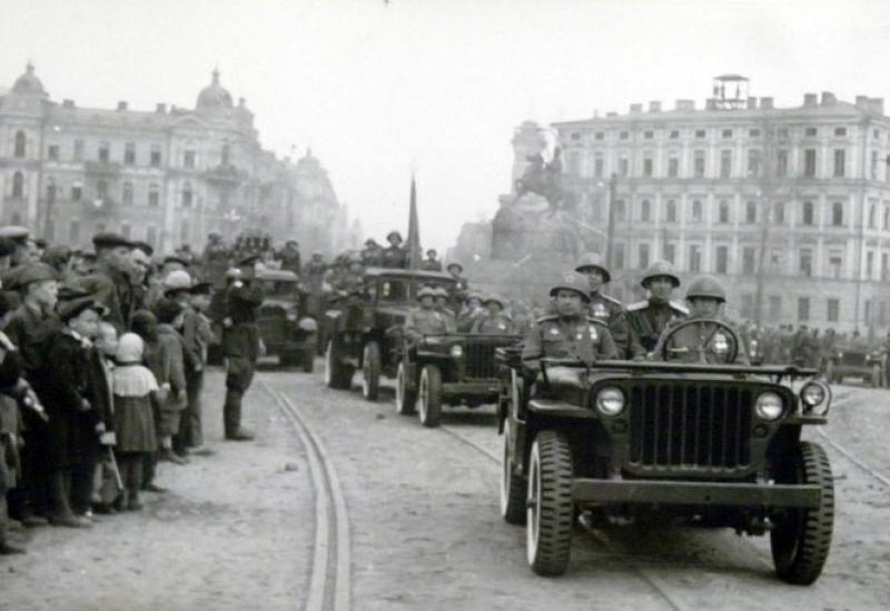 Україна. Київ. Парад Перемоги 9 травня 1945 / http://ikiev.ua/ua/parad-pobedy-kiev-1945 