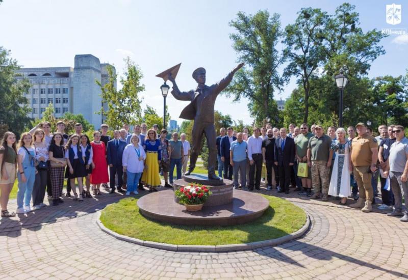 22.08.2023 Відкриття скверу Авіації та скульптурної композиції Авіаторам КПІ