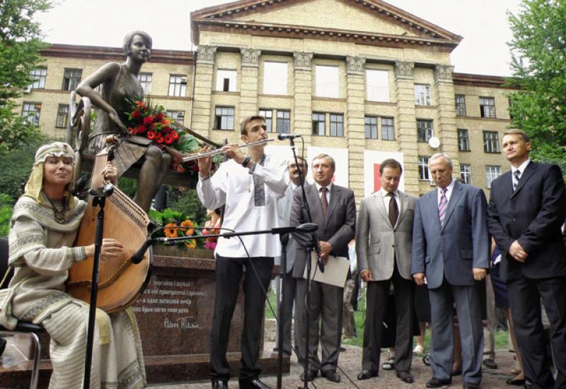 2009.08.31 Відкриття пам'ятника О.Телізі