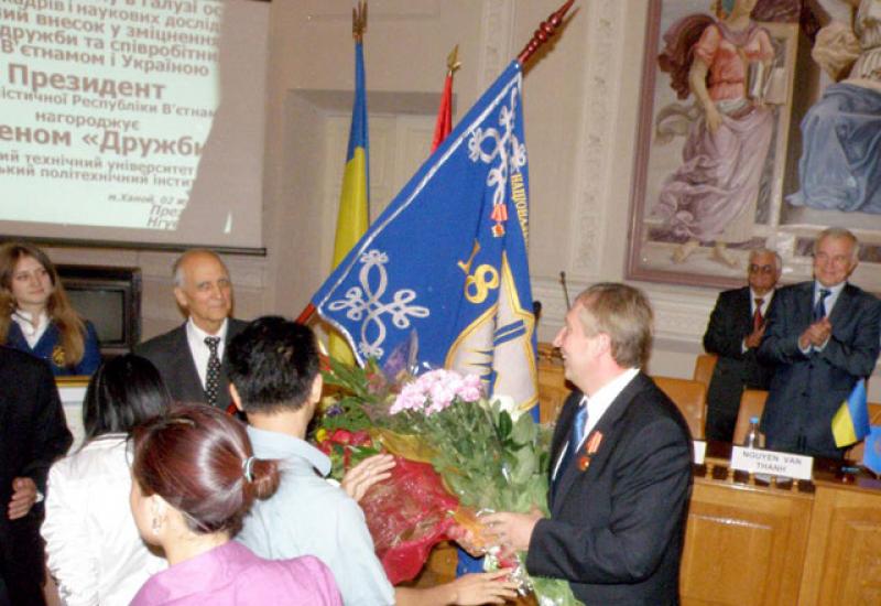 2009.09.24 Нагородження НТУУ “КПІ” та його ректора нагородою Соціалістичної Республіки В’єтнам