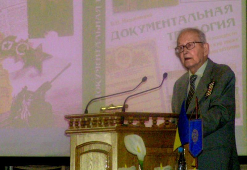 2011.05.23 Наукова сесія Вченої ради. Виступає Б.М. Малиновський