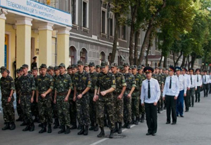 2012.07.31 У ВІТІ  урочисто склали Військову присягу