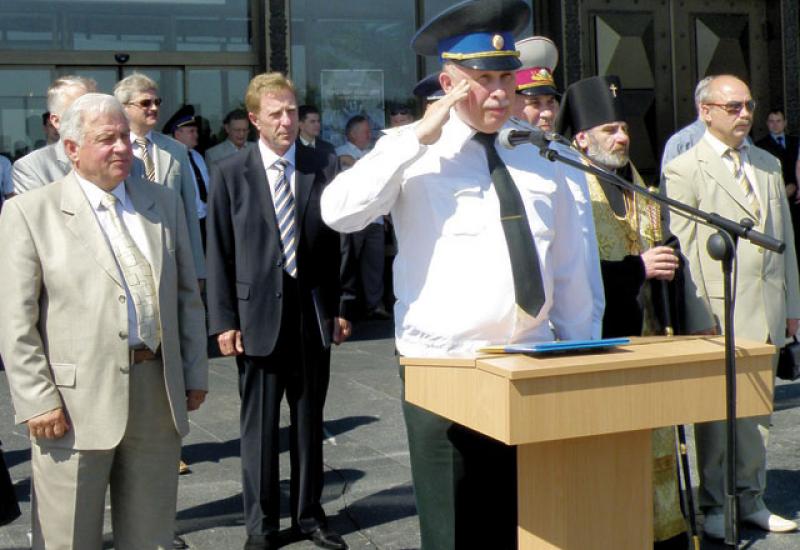 2009.06.20  Церемонія вручення службового прапора ІСЗЗІ